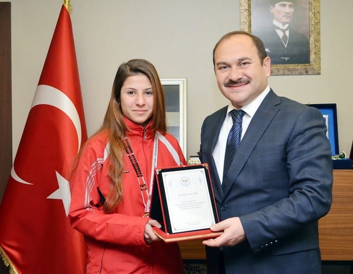 Sporcuya Altınlı Teşvik