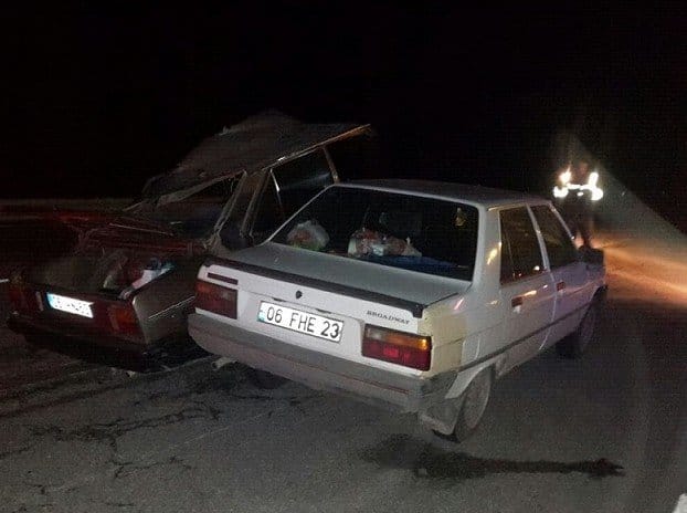 Hız, dikkatsizlik ve hatalı sollama 1 ölü 1 ağır yaralı