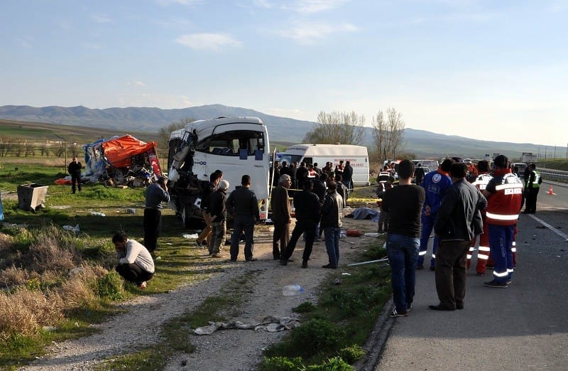 1Gardiyan öldü 10 yaralı var
