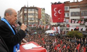 Bahçeliden, Öztürke sert yanıt; ” Diyarbakırı Söküp almaya gücün yetmez”