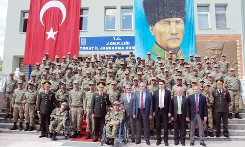 ELLERİ KINALI ENGELLİLER ASKER OLDU