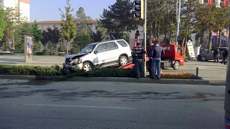 kırmızı ışık ihlali kaza yaptırdı