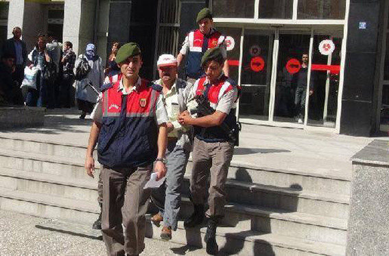Ben tavuk bile kesemem dedi tabanca ile adam öldürdü