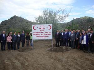 ŞEHİT SAVCI MEHMET SELİM KİRAZ ADINA OSMANCIK ADLİYESİ VE ÇORUM ORMAN İŞLETME MÜDÜRLÜĞÜ İŞBİRLİĞİ İLE OSMANCIK DURUCASU MEVKİİNDE HATIRA ORMANI OLUŞTURULDU (İSMAİL KABAKDERE/ÇORUM-İHA)