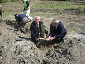 ŞEHİT SAVCI MEHMET SELİM KİRAZ ADINA OSMANCIK ADLİYESİ VE ÇORUM ORMAN İŞLETME MÜDÜRLÜĞÜ İŞBİRLİĞİ İLE OSMANCIK DURUCASU MEVKİİNDE HATIRA ORMANI OLUŞTURULDU (İSMAİL KABAKDERE/ÇORUM-İHA)