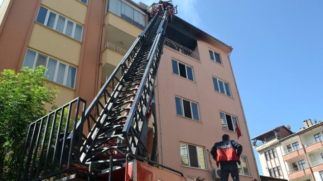 MÜFTÜLÜK HİZMET BİNASINDA YANGIN