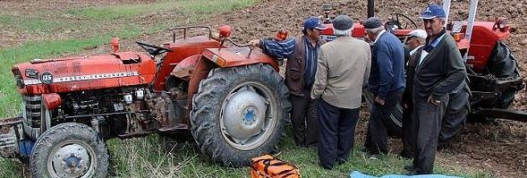  Traktöre binmek isterken düştü