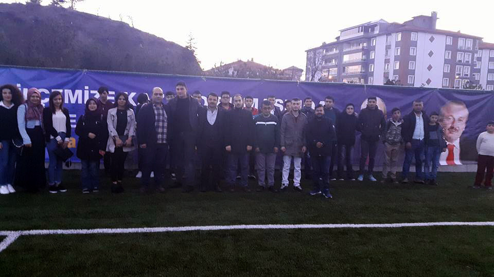 Gençlerden pankartlı stadyum teşekkürü