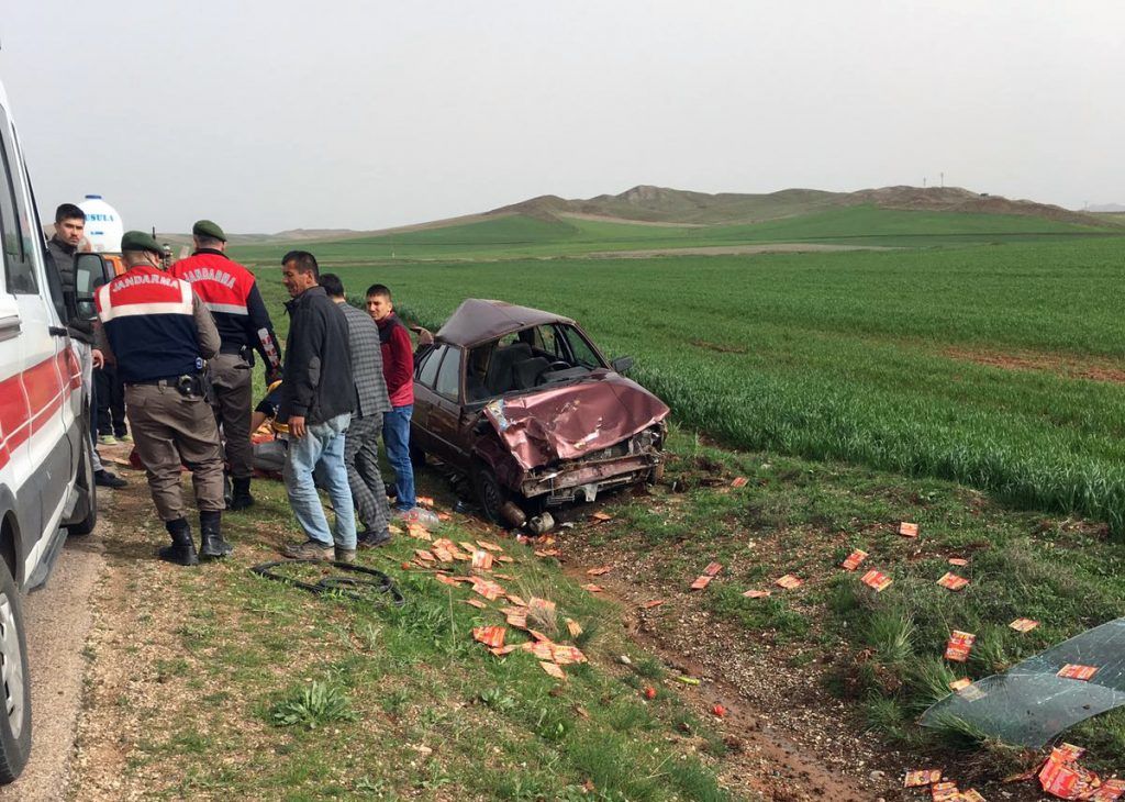 Lastiği patlayan otomobil takla attı: 5 yaralı
