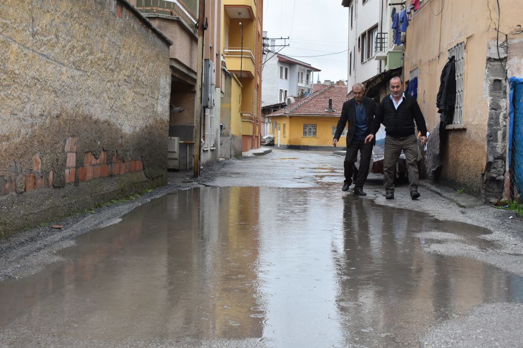 ”Bu sokak, her yağmurda gölet oluyor”