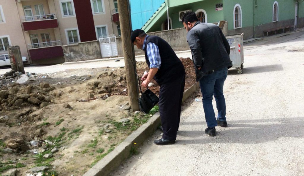 Şüpheli çantadan 10 lira çıktı
