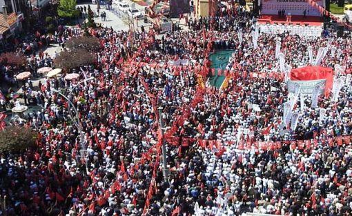 Mitingde, Muhteşem kalabalık, muhteşem katılım