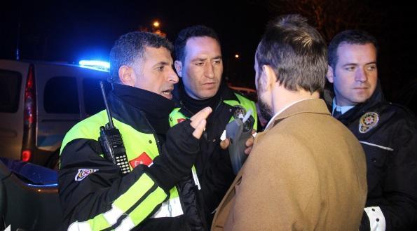 ALKOLLÜ SÜRÜCÜ POLİSTEN KAÇAMADI