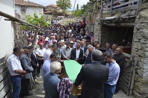 Alevi Dedesini binler uğurladı