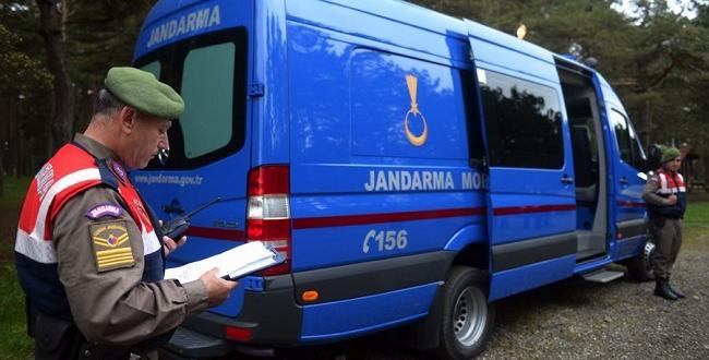 Define kazarken jandarmaya yakalandılar