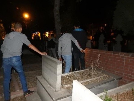Sır mezarlık kızı nihayet bulundu