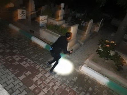 Gizemli Mezarlık kızı tekrar gözüktü