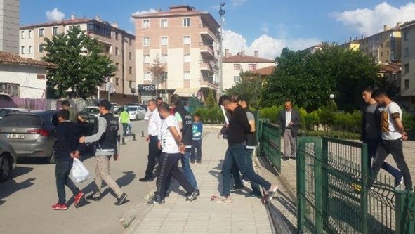 UYUŞTURUCU SATICILARI TUTUKLANDI