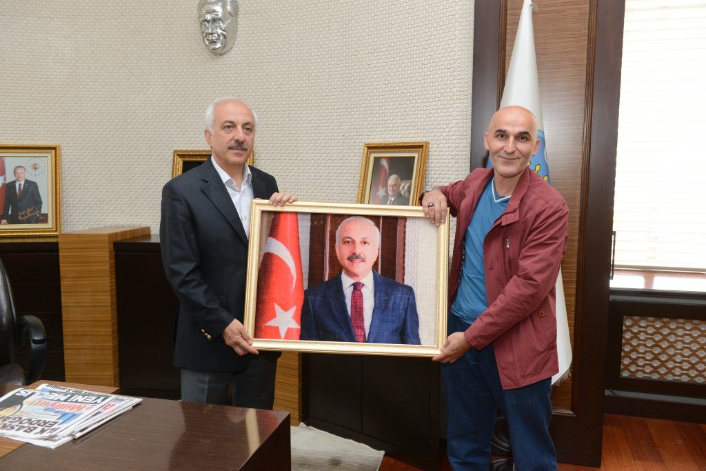 Başkan Gül’ün resmini halıya dokudu
