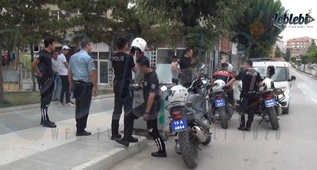 Mülteci kız kendini astı