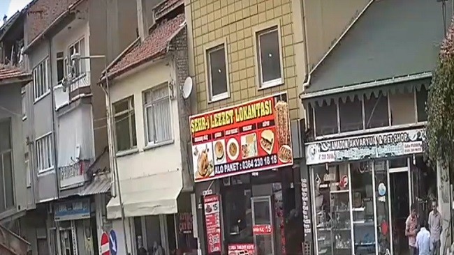 KÜÇÜK KIZ ÖLDÜ! ANNESİ ŞOKA GİRDİ