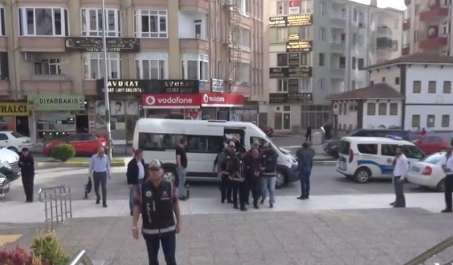 TEFECİLİKTEN 7 KİŞİ GÖZALTINA ALINDI