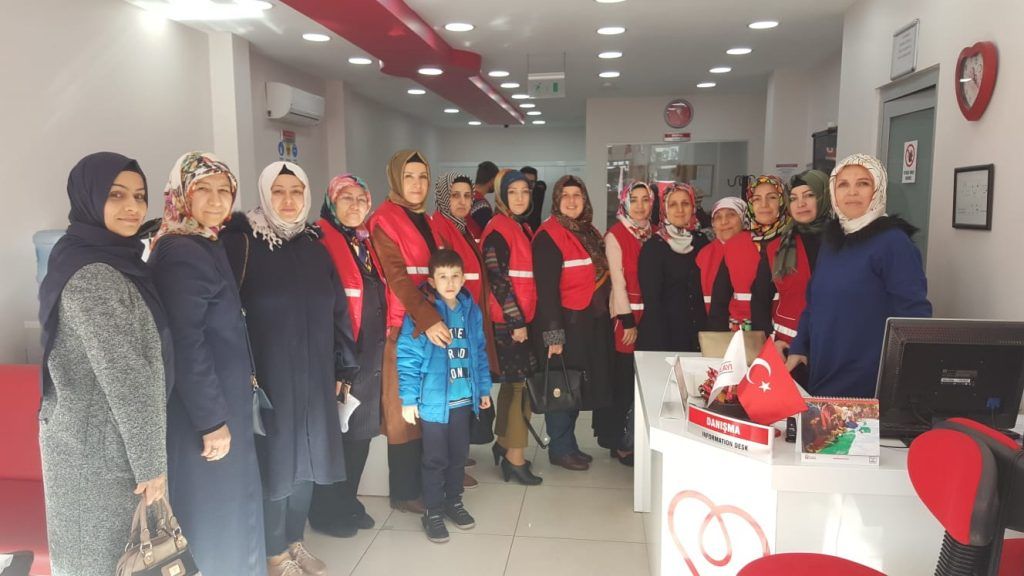 AKP Kadın kolları toplu kan verdi