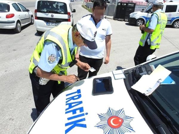 Drift yapan 10 sürücüye 50 bin lira ceza