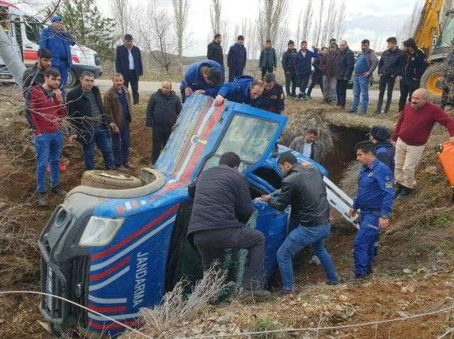 ÇORUM’DA ASKERİ ARAÇ DEVRİLDİ: 2AĞIR, 5 YARALI