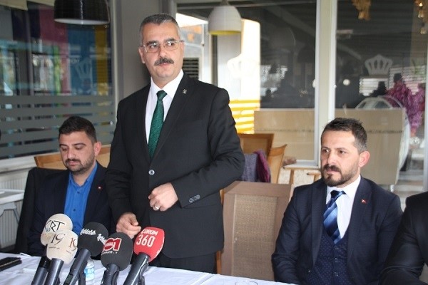Ahlatcı,Ağzını bir açtı…