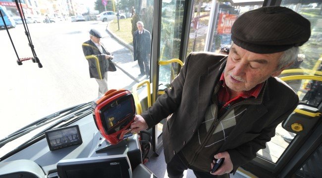 YAŞLILARA ÜCRETSİZ ULAŞIM KALKIYOR