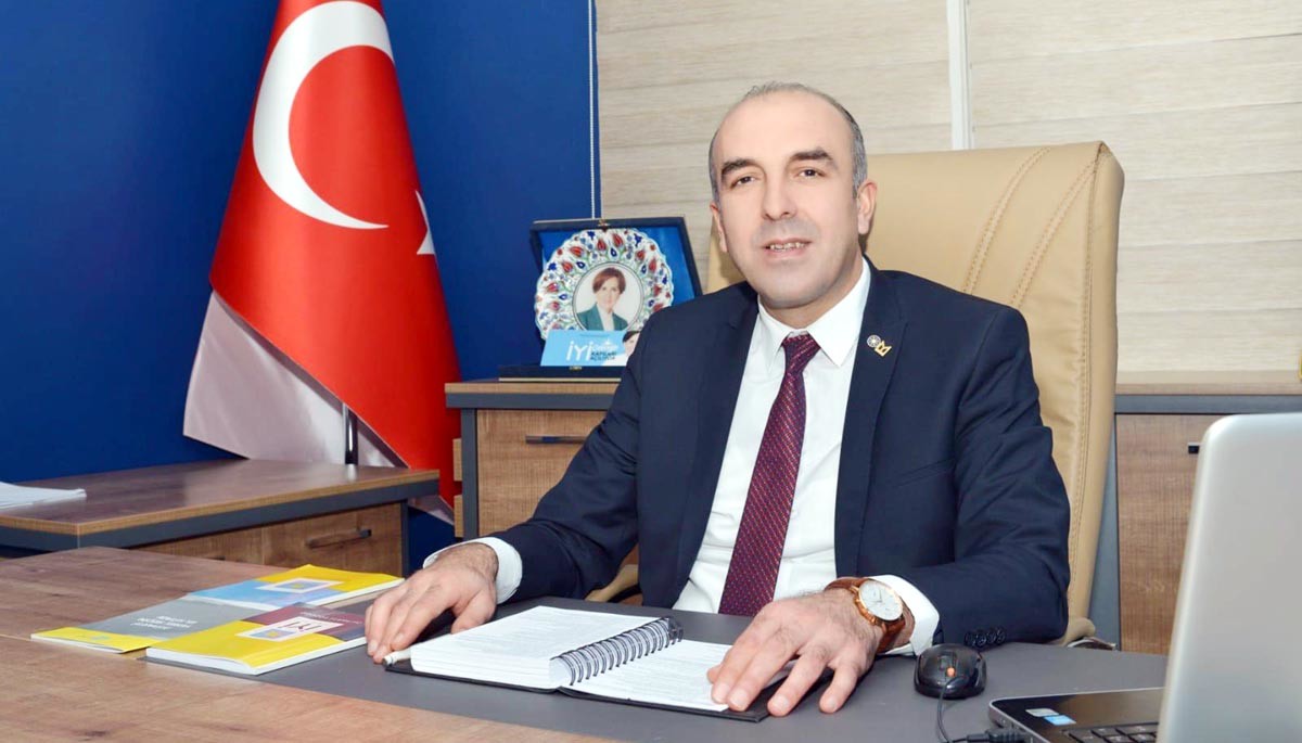 ÖZSAÇMACI, “Bu yıl 23 Nisan’ı tüm milletimizle yüreklerde kutluyoruz”