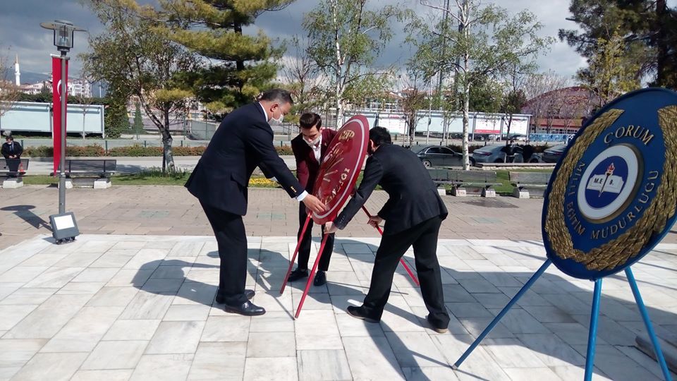 CHP ÖRGÜTÜ’NDEN ATA’YA SAYGI ÇELENGİ