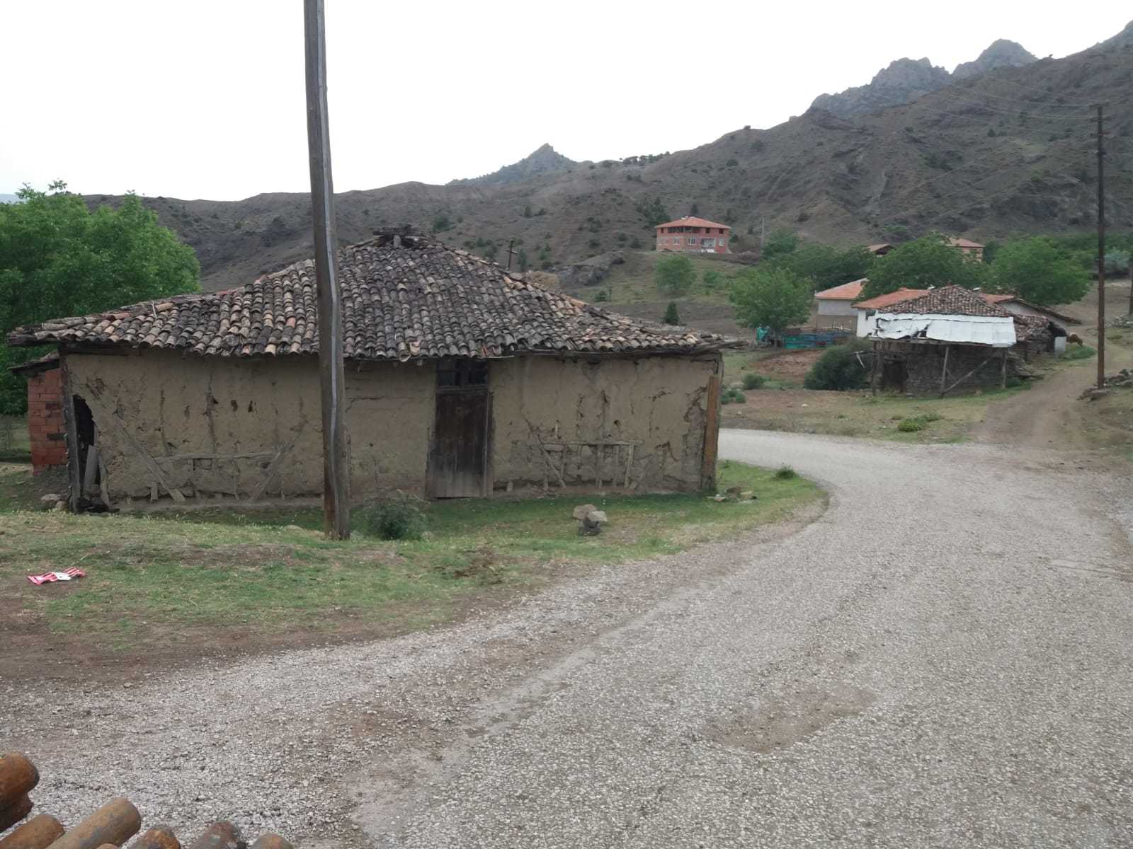 11 KÖYÜN ANA GRUP YOLU TAM BİR ÖLÜM TUZAĞI
