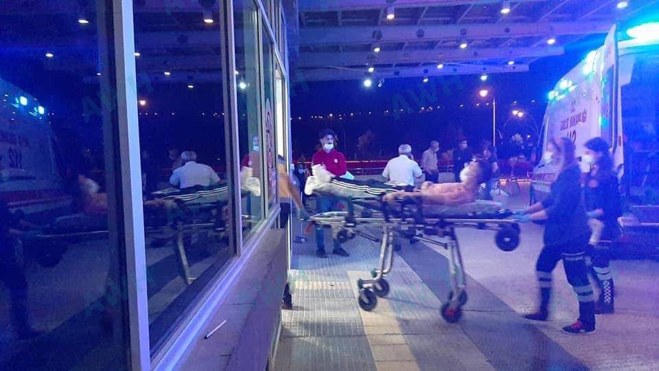 UZAKLAŞTIRMA KARARINA TÜFEKLE CEVAP VERDİ, 2 KİŞİ YARALANDI