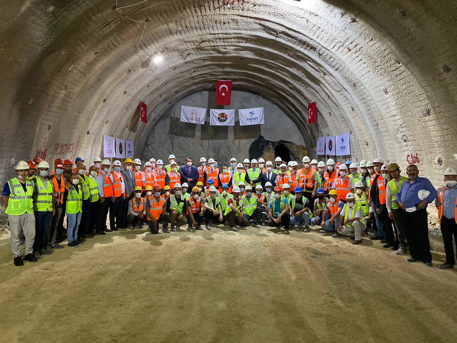 TÜNELDE İLK IŞIK GÖRÜNDÜ