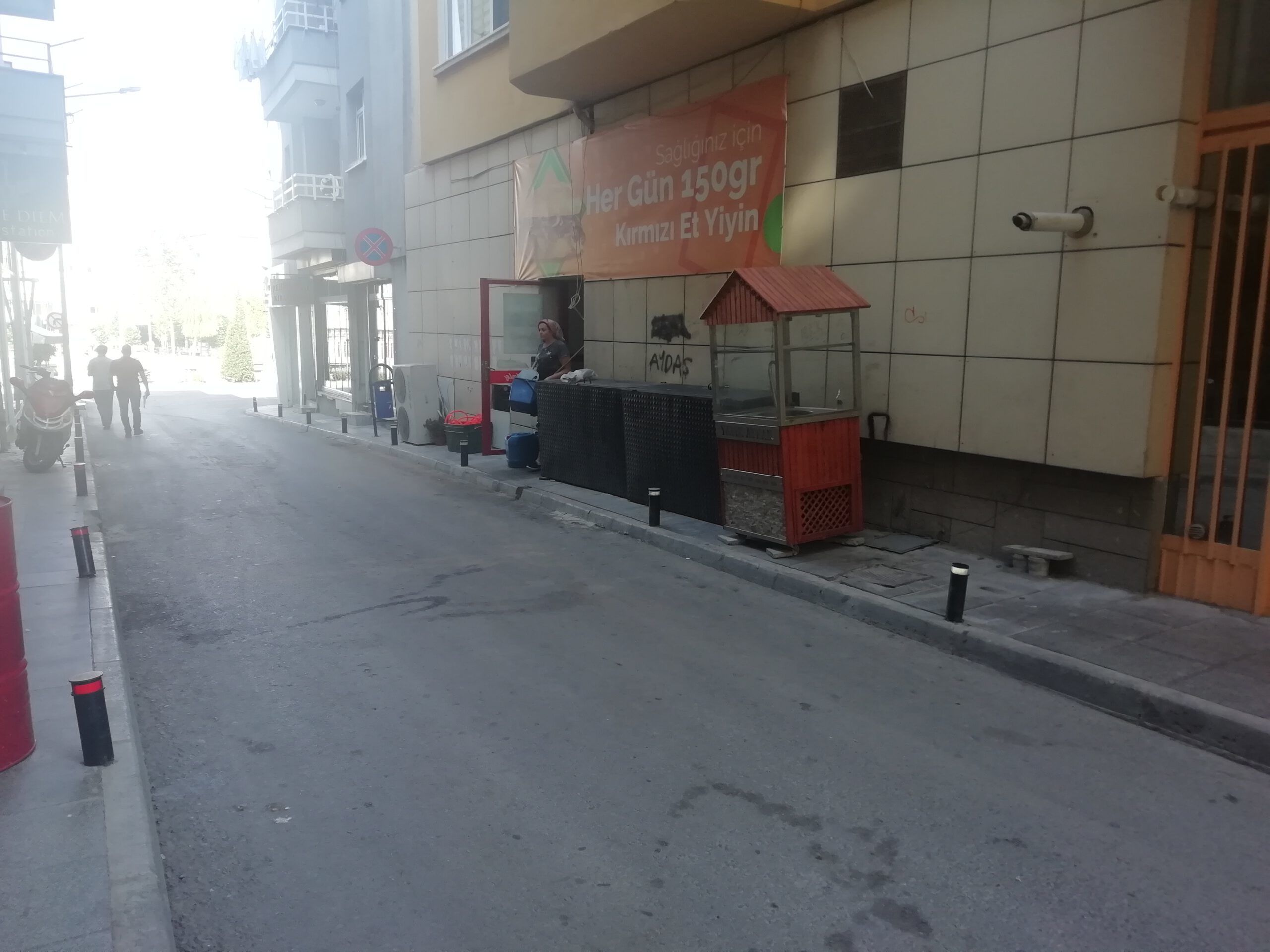 BELEDİYE BU SOKAK KALDIRIMLARINI NEDEN GÖRMÜYOR?