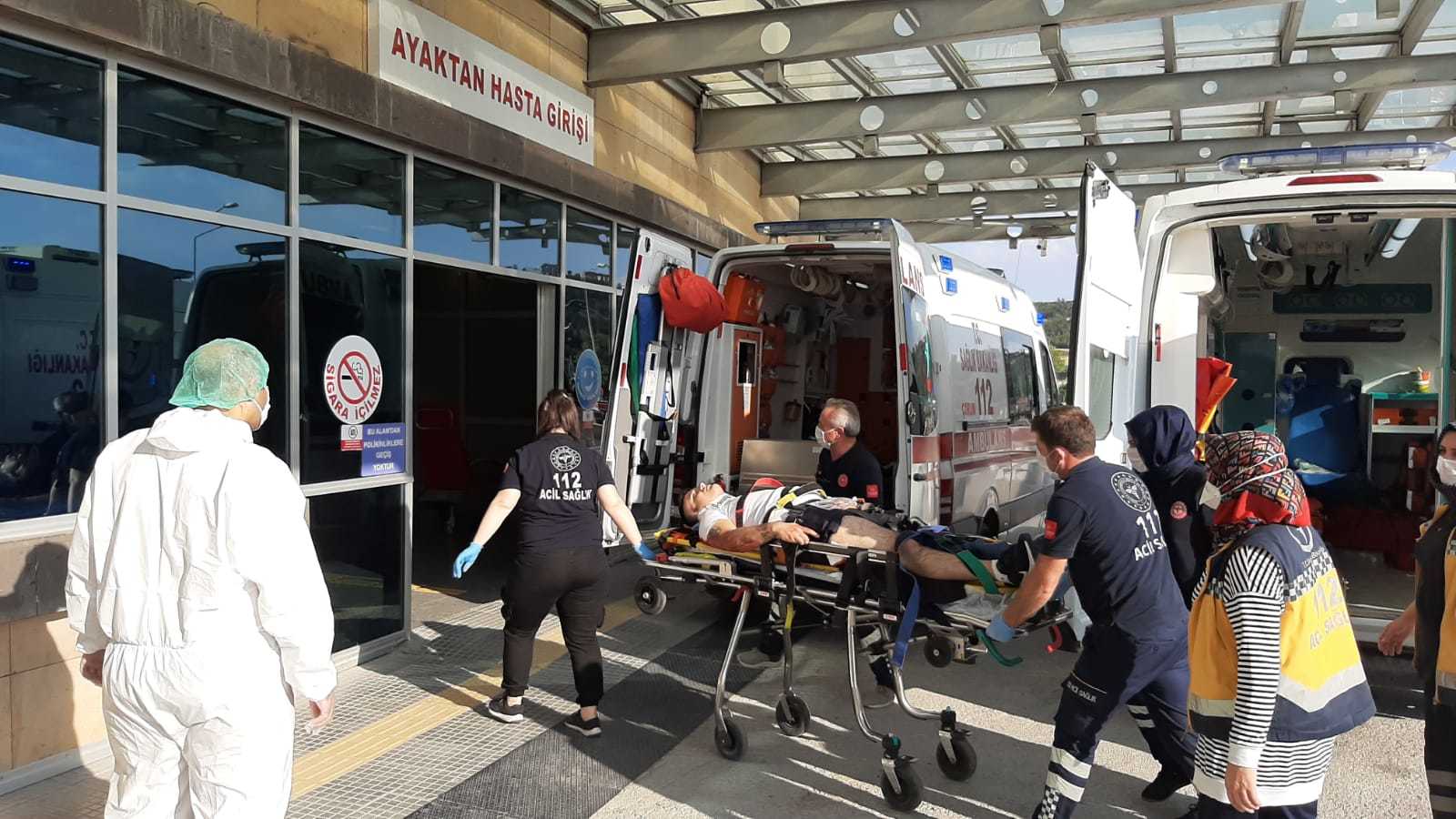 DÜN TERMİNALDE BAŞLADI BU GÜN ADLİYE ÖNÜNDE DEVAM ETTİ, 1’İ AĞIR 2 YARALI