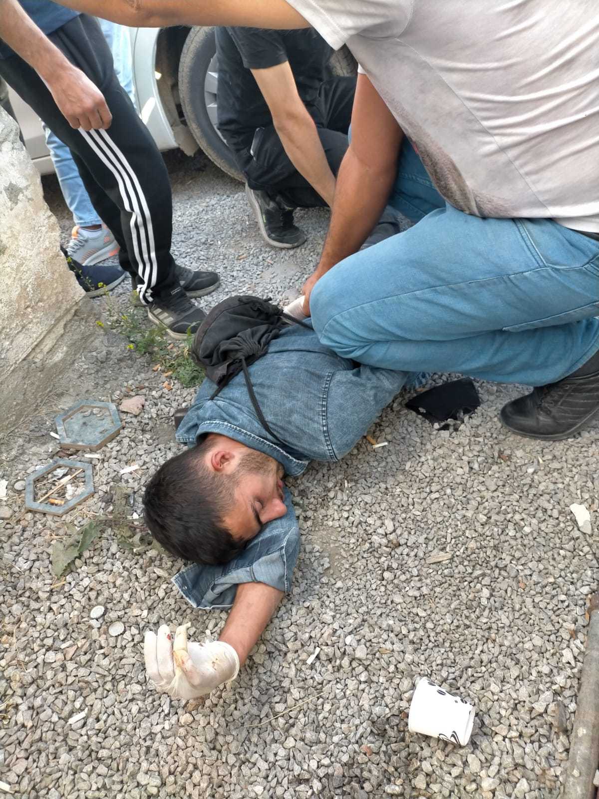 KUYUMCUYU SOYMAYA KALKIŞAN KİŞİYİ ESNAF YAKALADI