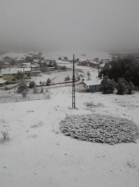 ÇORUM’DA YILIN İLK KAR SÜRPRİZİYÜKSEK KESİMLERE KAR YAĞIYOR