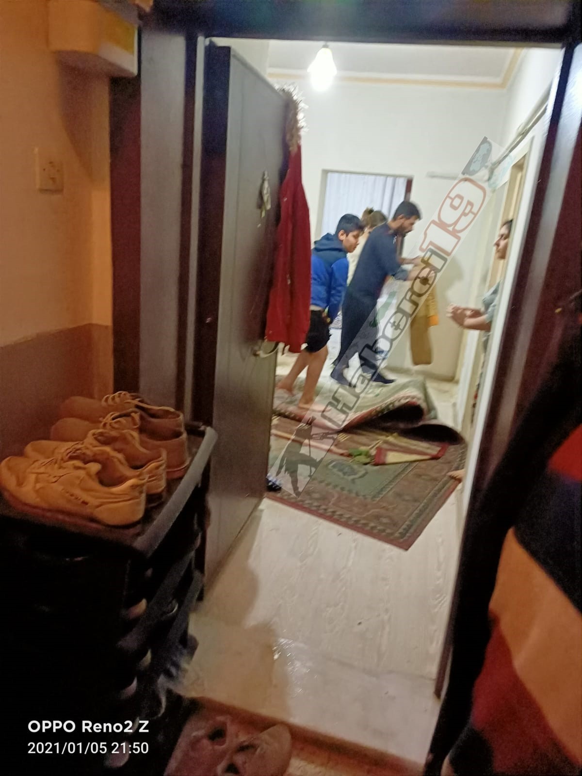 ŞEBEKE PATLADI 3 DAİRE SU ALTINDA KALDI