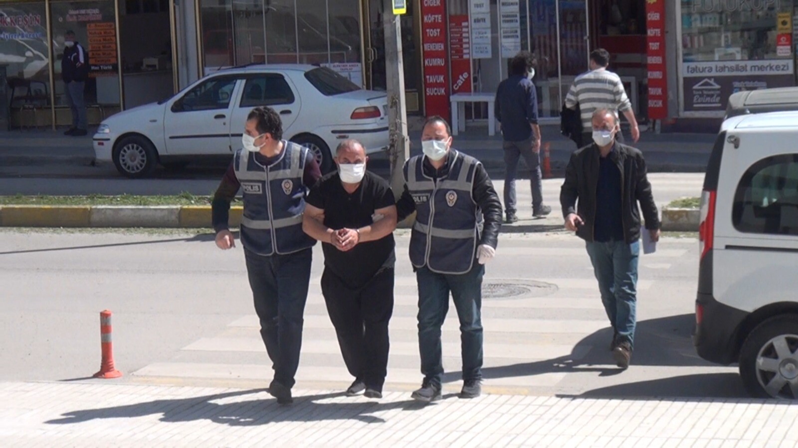 13 YIL CEZASI OLAN FİRARİ SAHTE KİMLİKLE YAKALANDI