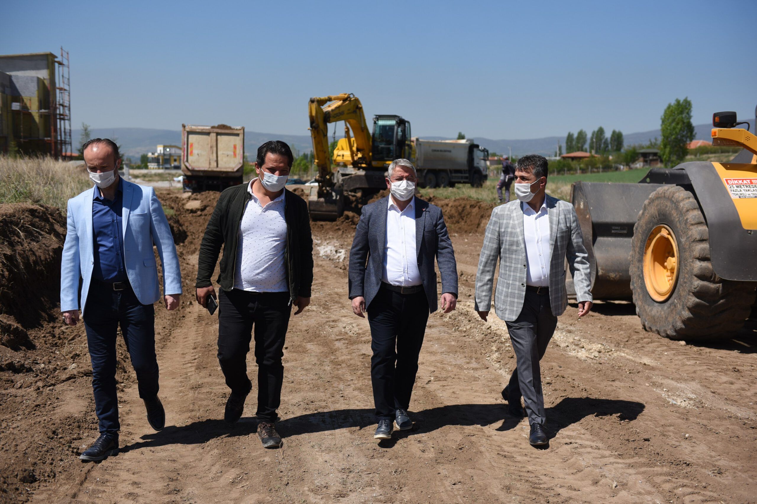 Belediye yeni yollar açıyor