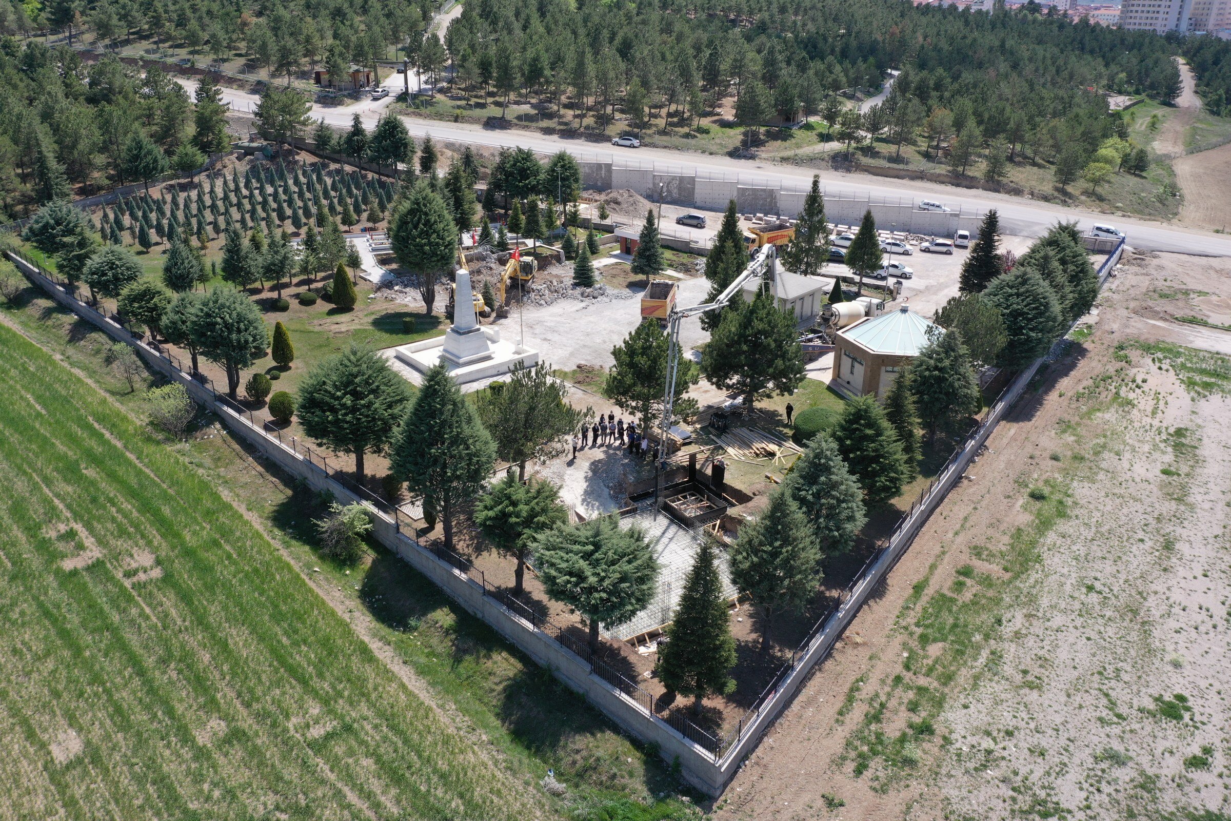 Şehitlikte mescit ve binaların temeli atıldı