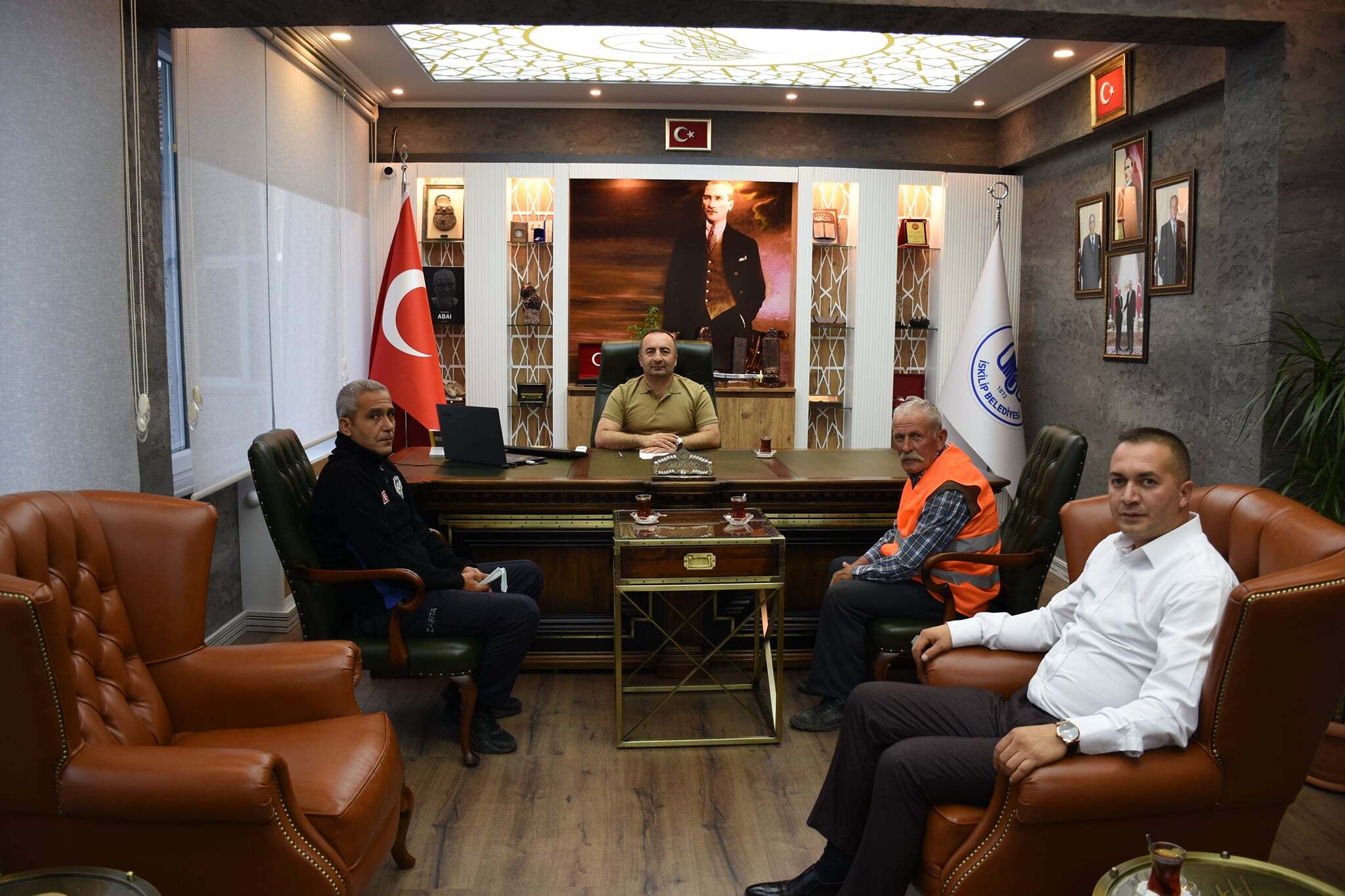 BAŞKAN TEMİZLİK PERSONELİNİ ÖDÜLLENDİRDİ