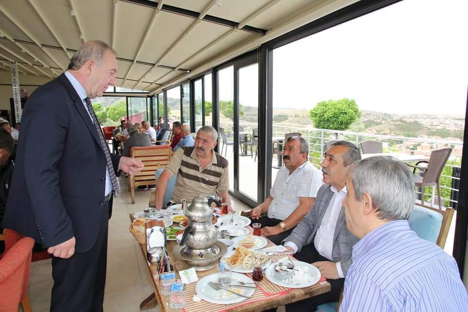 İYİ PARTİLİLER KAHVALTIDA BULUŞTU