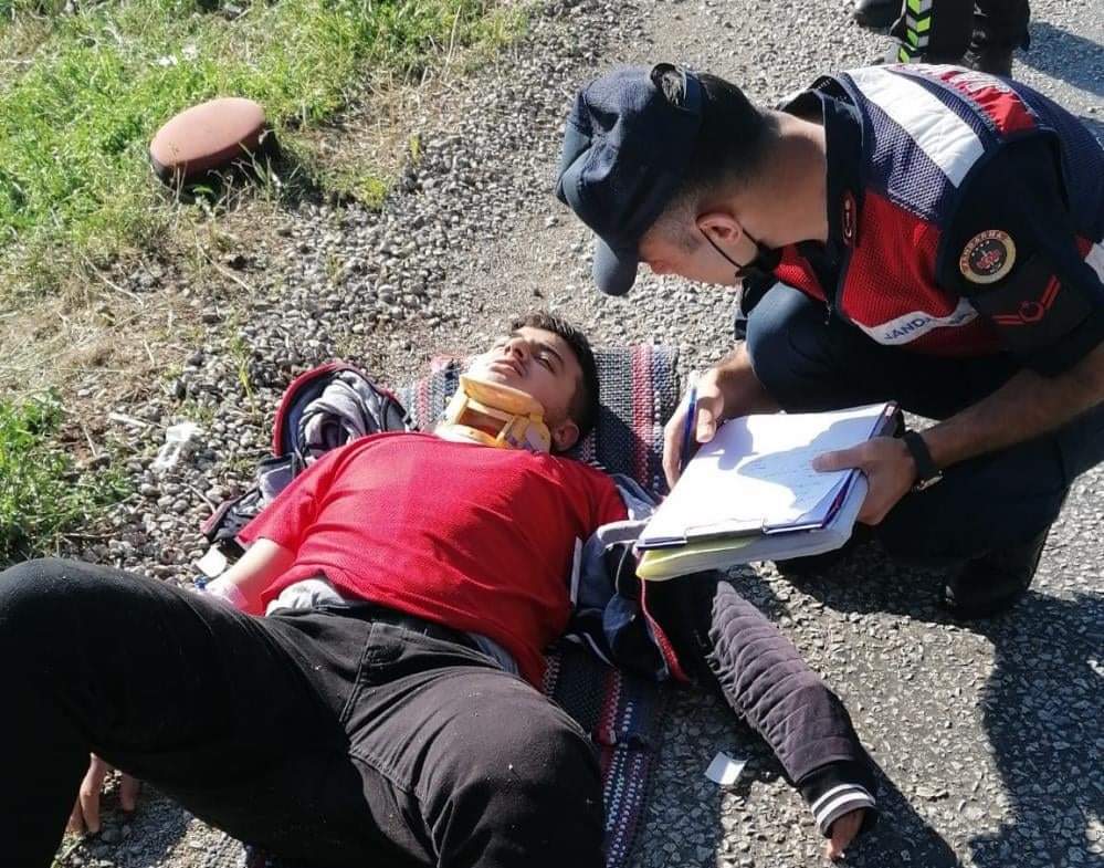 KAZADA İKİ OTOMOBİL ÇARPIŞTI YEDİ KİŞİ HASTANEYE KALDIRILDI