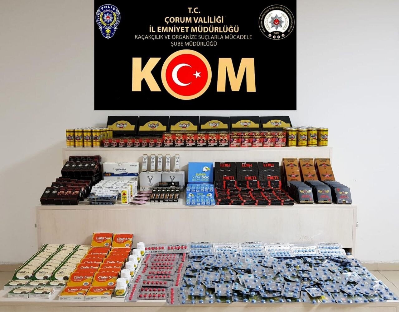 ARAÇTAN BİNLERCE CİNSEL HAP ÇIKTI