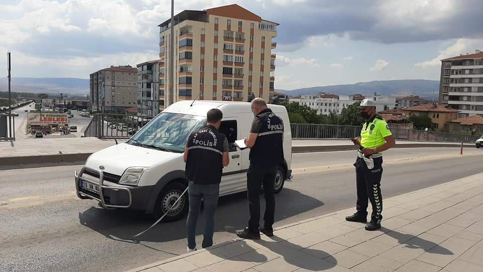 TRAFİKTE YOL VERME TARTIŞMASI BİR KİŞİ VURULARAK YARALANDI