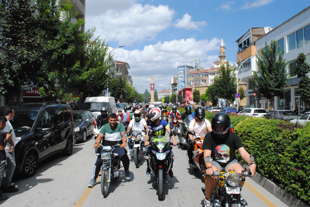 Motosiklet festivali nefes kesti